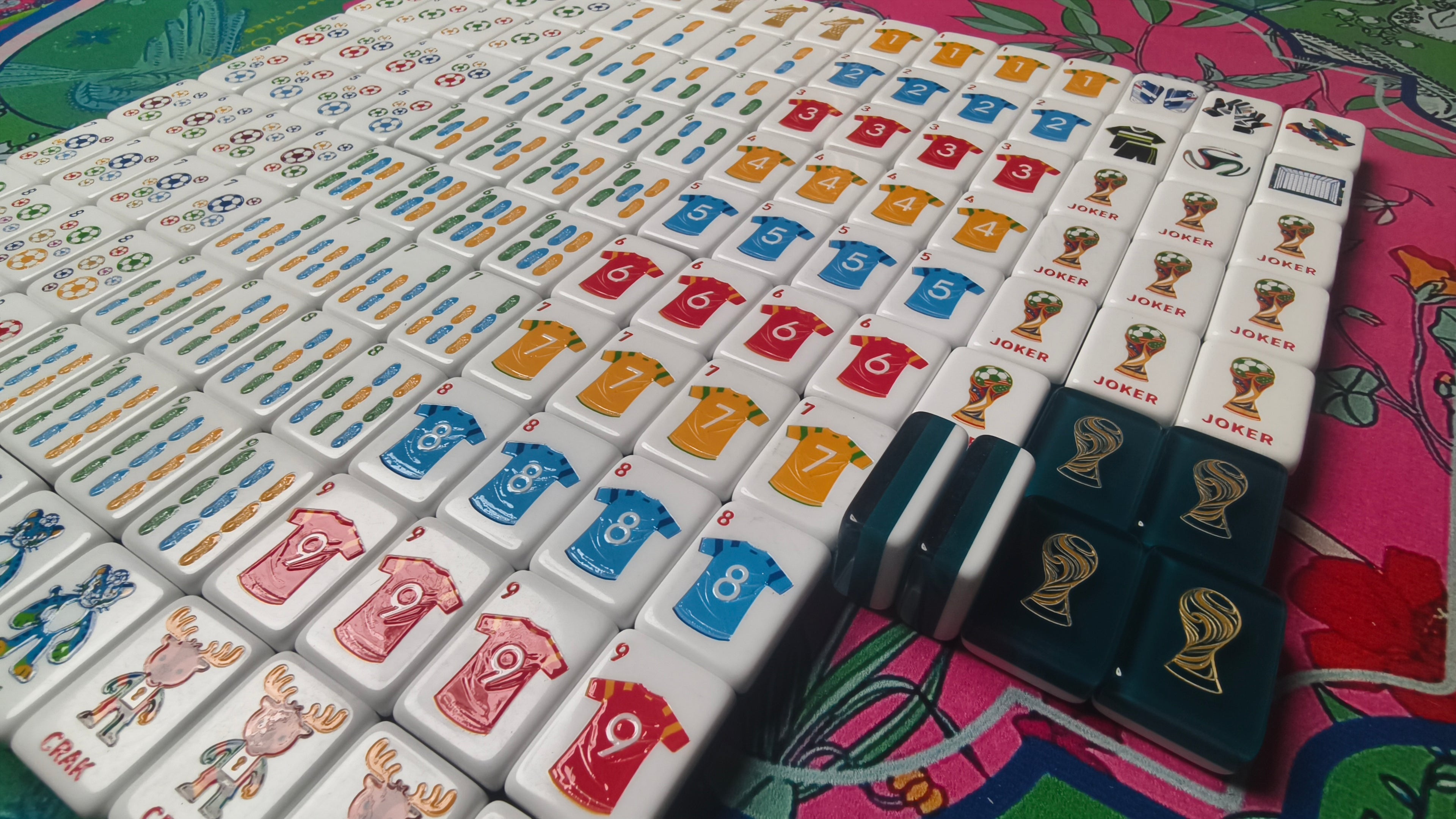 Bespoke Artisan Soccer Theme American Mahjong Set Luxury Acrylic 160 Tiles World Cup Collection Mahjong for Players